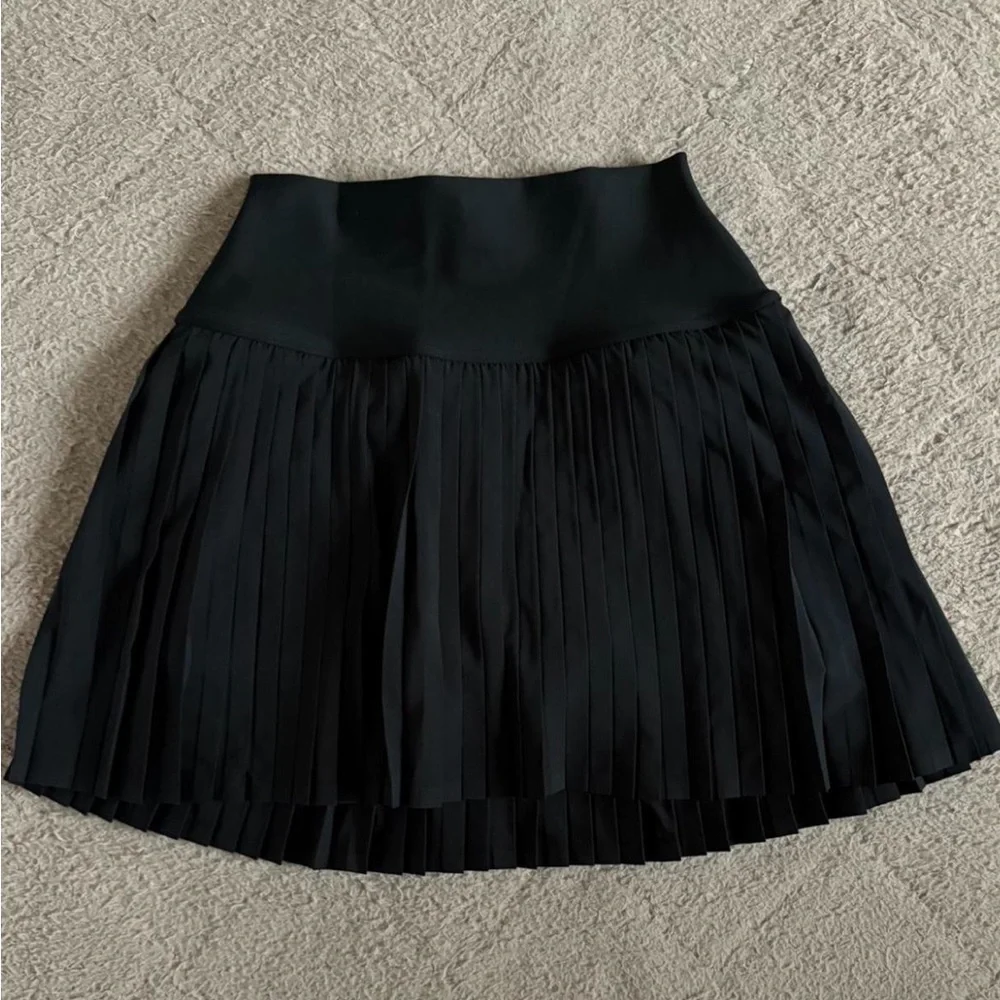 ALO Yoga Charcoal Pleated Mini Skirt